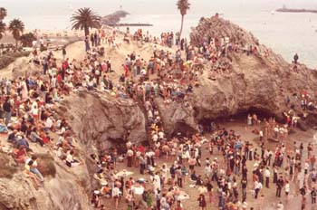 Multitudes of Hippes are Baptized by Lonnie Frisbee in California